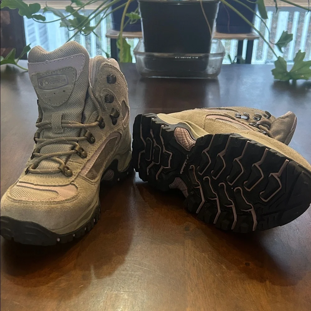 Columbia Waterproof Gray and Purple Winter Boots Size 7.5